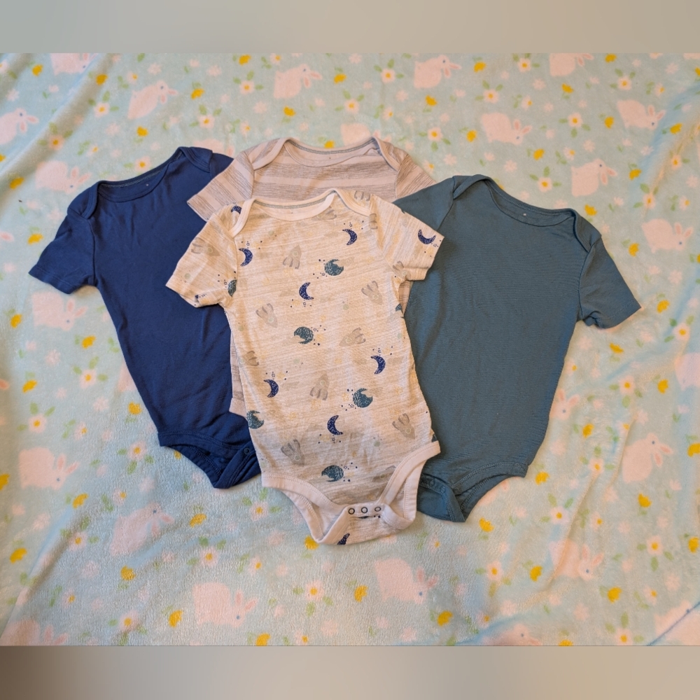 Cloud Island Like New Space, Blue, and Gray Toddler Short Sleeve Onesies 24m